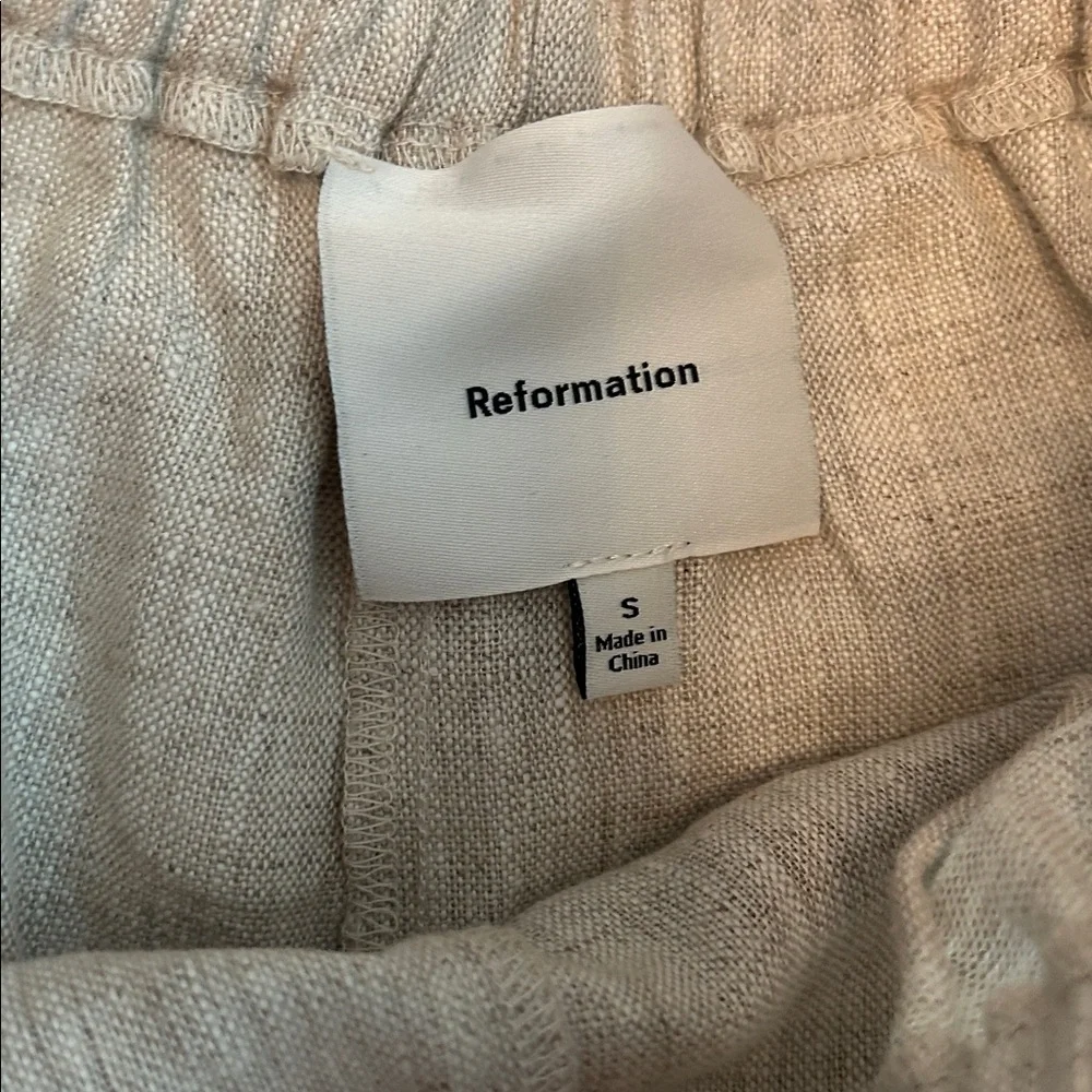 Reformation tan/sandy-colored linen shorts - Picture 3 of 5